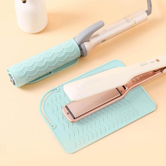 Curling Iron Heat Resistant Mat Anti-slip Silicone Rectangle Portable Flat Iron Hair Straightener Hair Travel Heat Pad Protector Cover