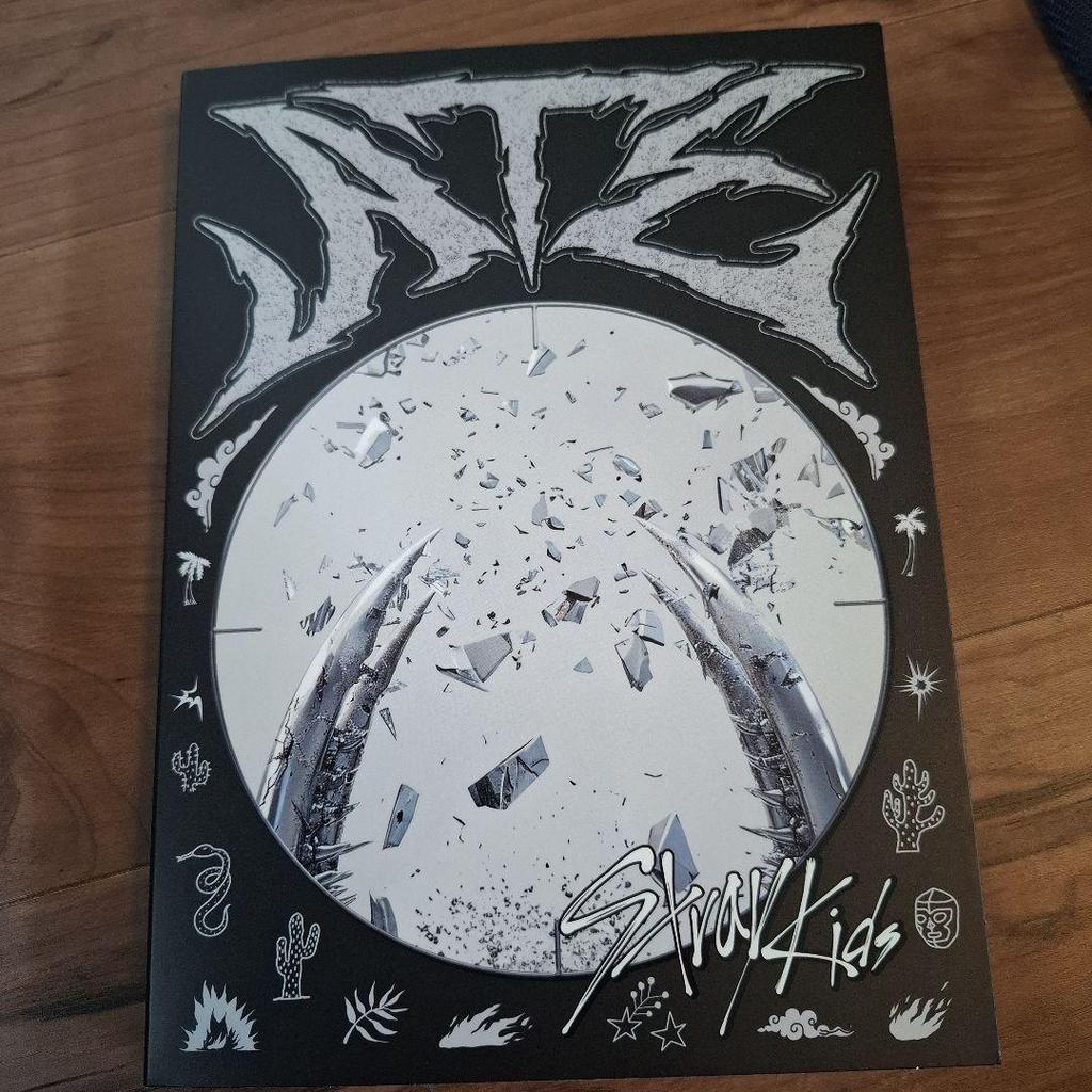 [USED] Stray Kids Album Set THE SOUND CIRCUS