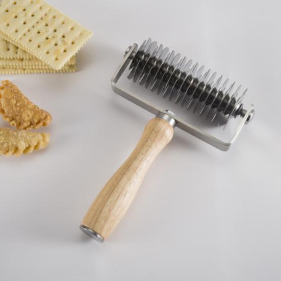 Stainless Steel Pizza Dough Lattice Roller Cutter with Wooden Handle Grid Pattern Maker for Biscuits Cookies Pies Cakes