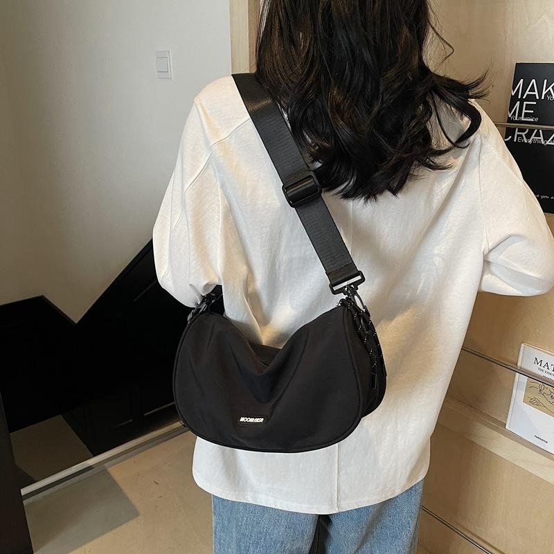 Korean Lazy Wind Women's Crossbody Bag Casual Fashion Large Capacity Commuter Women's Bag Niche Design Casual Pillow Bag