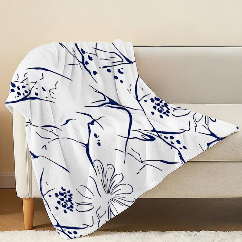 Hemmed Fleece Blanket, Soft & Warm Minimal Floral Throw – Cozy Sofa & Home Use for Christmas, Halloween & Daily Comfort