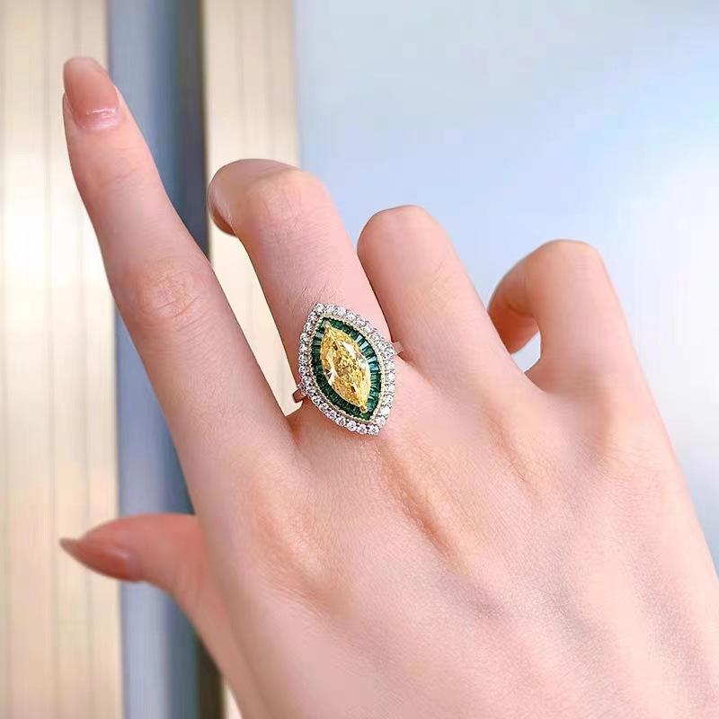 Craft Water Drop High Carbon Diamond Yellow Diamond Ring Female, Luxury Setting Emerald Horse Eye Shape Two-color Gold Ring