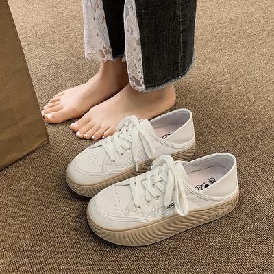 Женские повседневные маленькие белые туфли 2024 года, весна-лето, новый стиль, модные, на толстой подошве, универсальные, удобные, нескользящие, женские кроссовки