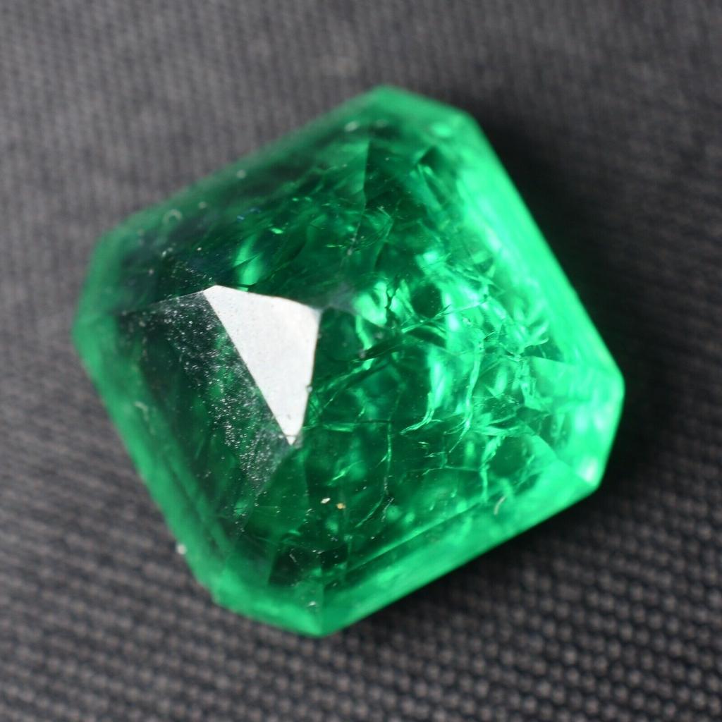 Natural Green Emerald Loose Gemstone 10.15 ct Square Cut for Jewelry Making and Gem Collections