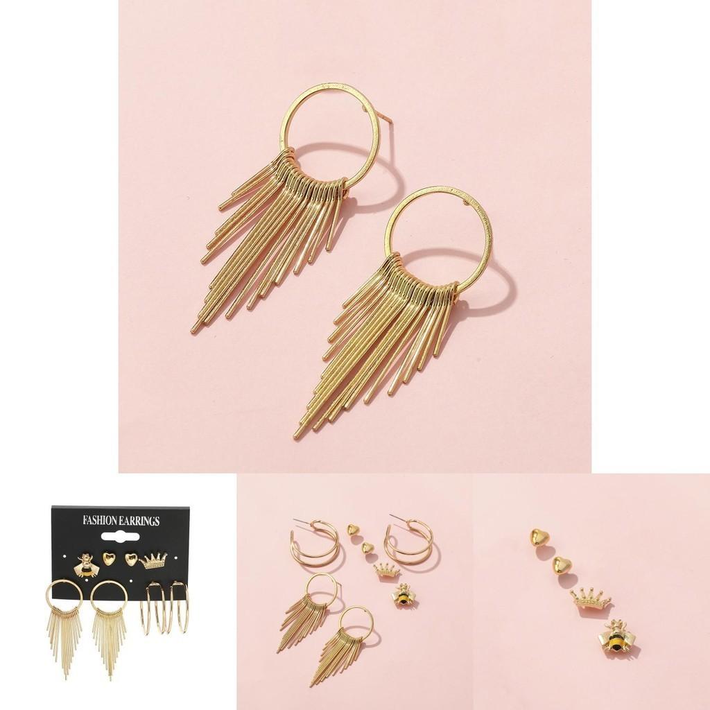 Шикарная сплавная полукруглая корона, серьги-пусеты в виде пчелы и сердца. Идеально для дней рождения и многого другого.