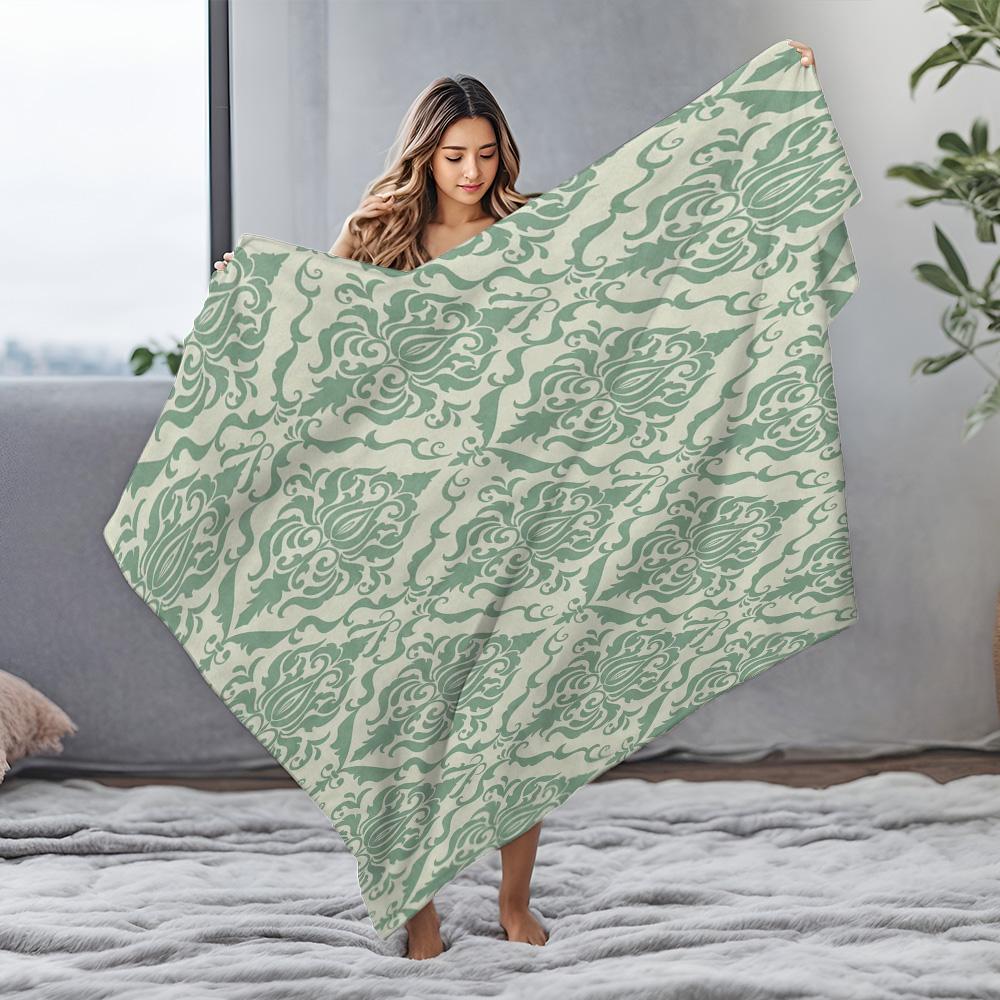 Green geometric floral pattern Flannel printed blanket suitable for all seasons suitable for living room office sofa and travel