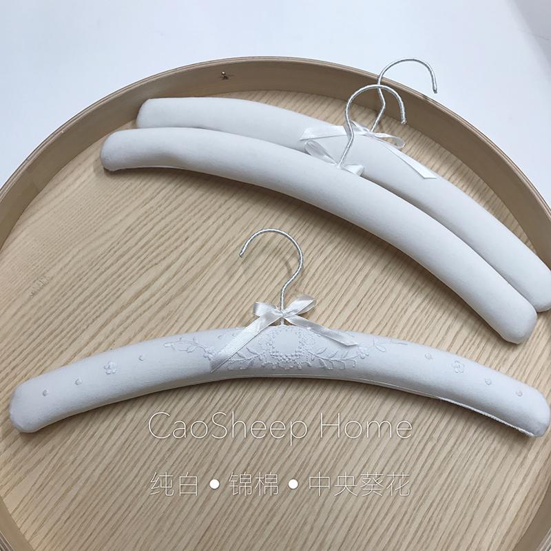 Clothes Hanger White Vintage Colorful Flower Embroidery High-End Sponge Fabric Linen Pure Cotton Light Luxury Home Life Storage