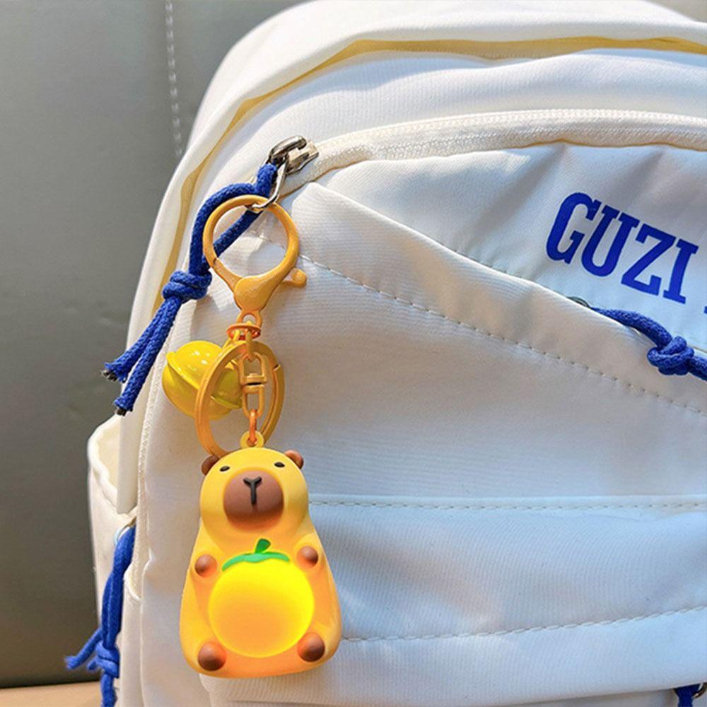 Брелок для ключей с куклой-капибарой из мультфильма и огнями, креативный брелок-аниме, ночник-подвеска