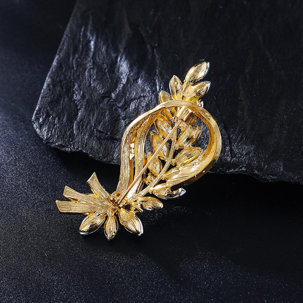 Vintage Crystal Flower Brooch Pin Rhinestone Brooches Gold Jewelry Party Gifts