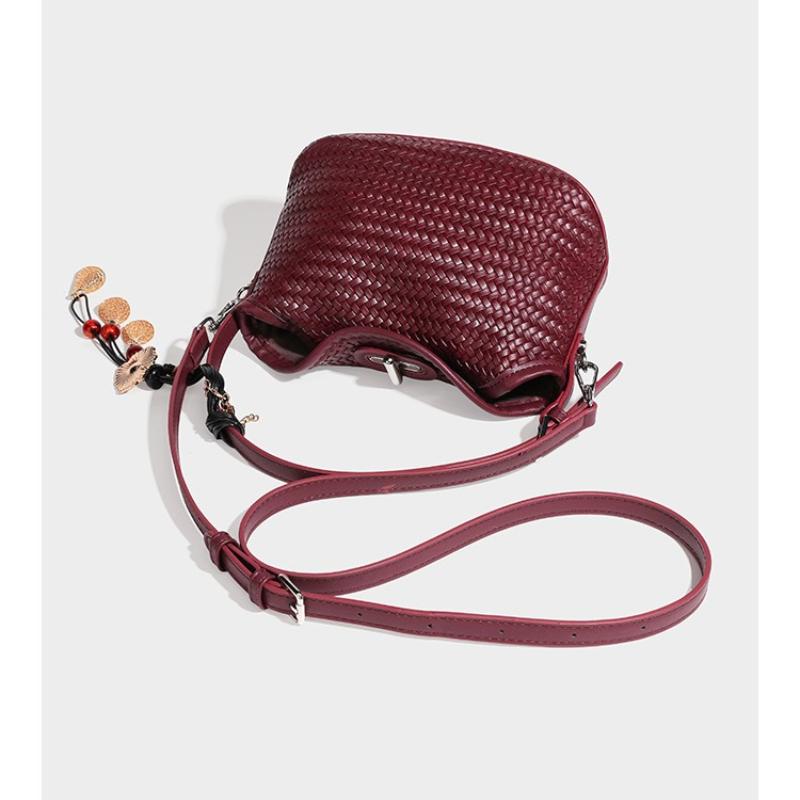 Niche Design Imitation Woven Hand-held Armpit Bag, Gentle Style Shoulder Bag, Crossbody Flip Cover Pillow Bag