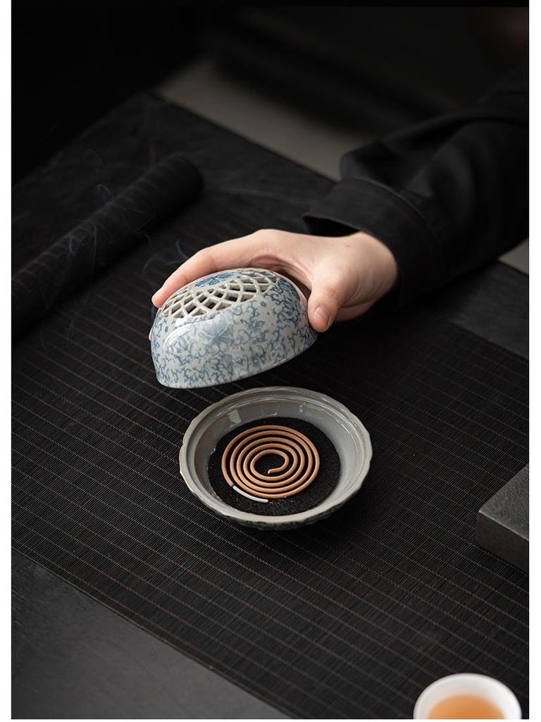 Blue & White Incense Burner: Aromatherapy Coil & Agarwood Fumigation, Indoor Sandalwood Burner, Creative Home Ornament.