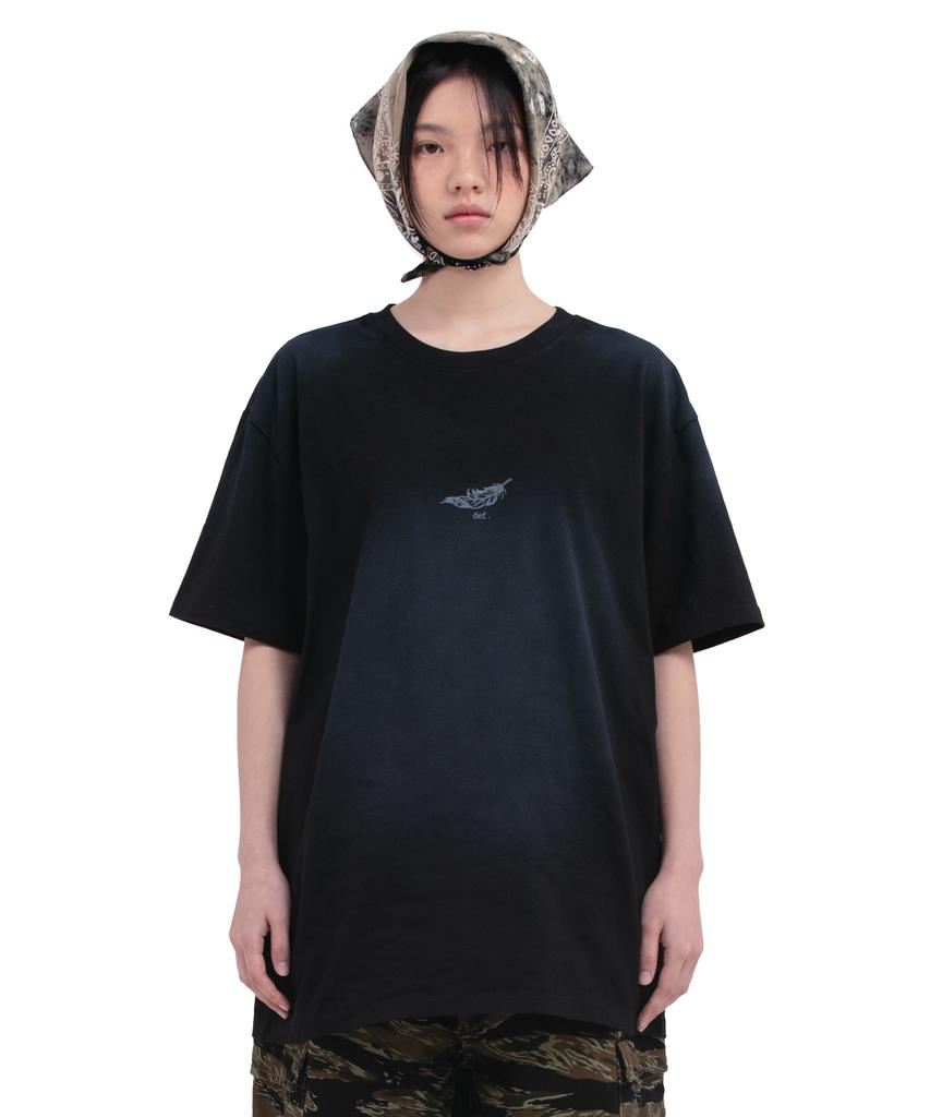 Футболки Depeugameoncheu с перьями Румяна T-Shirts [Черный]