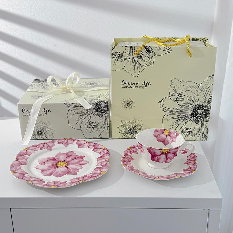 Изысканные высококачественные чашки для послеобеденного чая, ретро керамические кофейные чашки и блюдца с высокой стоимостью, дизайнерский стиль, нишевый фестиваль для девушек