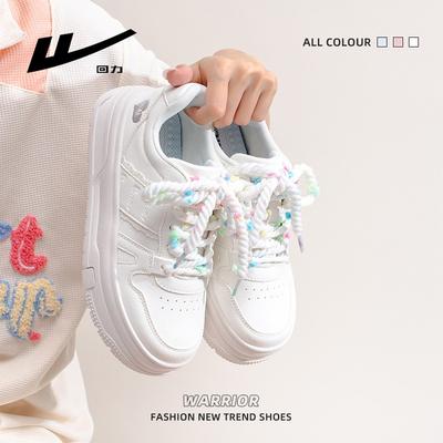 Академический стиль простые маленькие белые туфли толстая подошва высокая ценность низкий верх кеды радужная шнуровка повседневные женские туфли