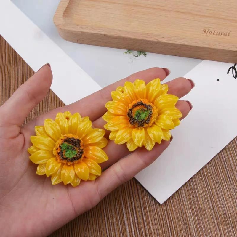 Engood 50Pcs Resin Sunflower Button Sewing Trim & Embellishment Craft Buckle for DIY Earrings Necklace Pendants Hair Phone Case