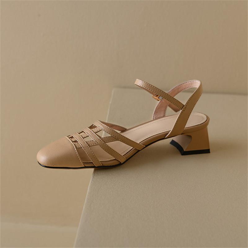 Модные новые летние сандалии с закрытым носком для женщин, сандалии из натуральной кожи, модные сандалии с вырезами, круглым носком и массивным каблуком, женская обувь
