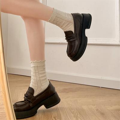 Маленькие кожаные туфли на платформе в британском стиле, женская обувь, модные универсальные туфли на весну и осень, увеличивающие рост, одинарные туфли черного цвета на толстом каблуке