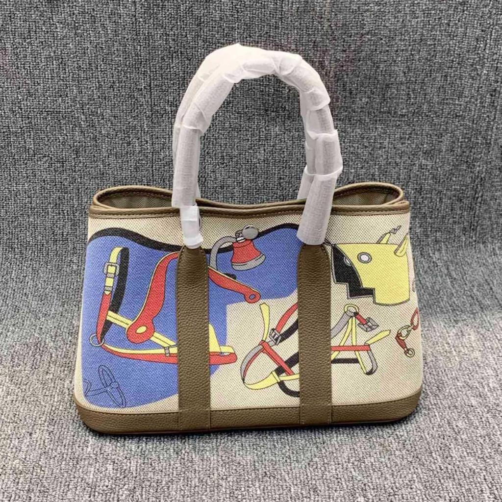 Сумка женская Doodle Garden ручной росписи из лоскутного шитья из коровьей кожи и льна - Сумка, на плечо, через плечо, 2025.