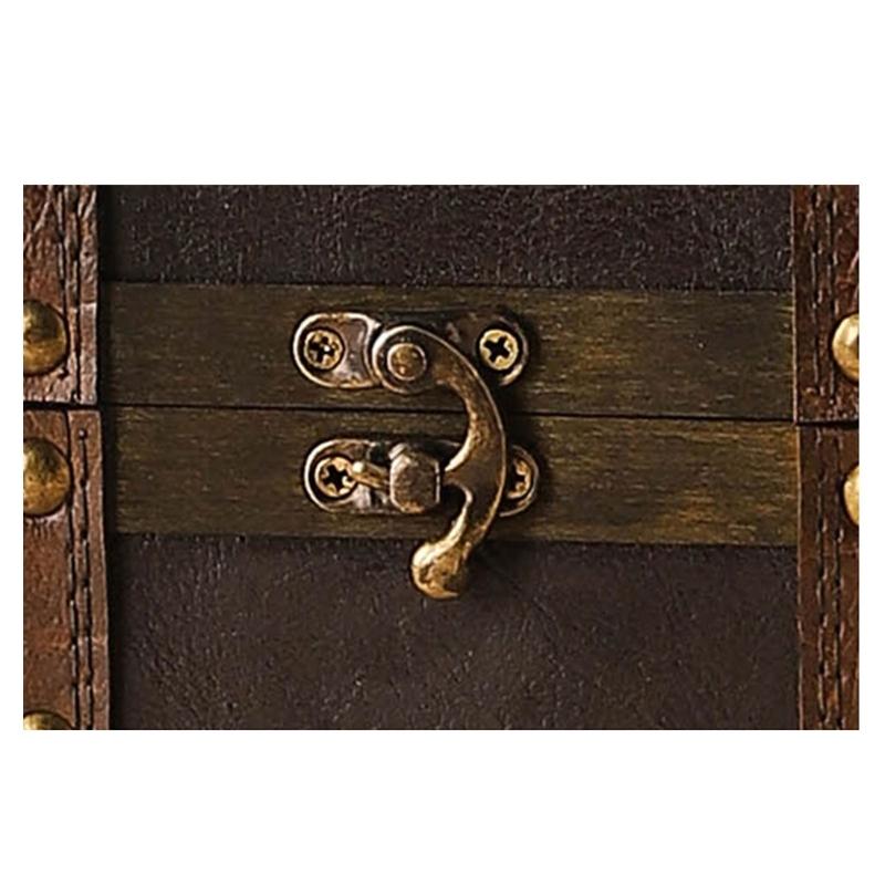 Practical Old Fashioned European Styles Sturdy Wood Trunk Stylish Storage Solution for Traveler and Fashion Lovers