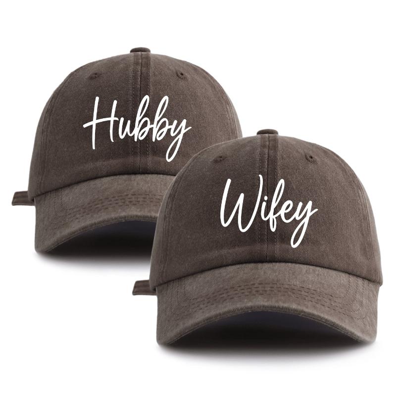 2 шт. Бейсболка с принтом 'HUBBY WIFEY', Классическая Повседневная Стильная Ретро Регулируемая Легкая Защита от Солнца для Активного Отдыха