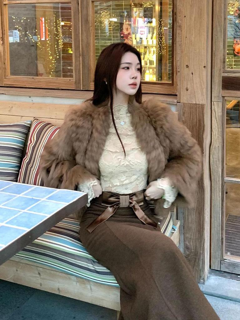 Элегантный кружевной топ в французском стиле с бархатной подкладкой и воротником-стойкой