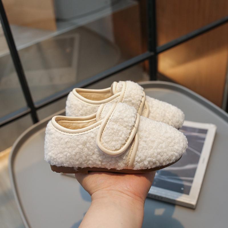 Детская зимняя обувь Классические простые повседневные туфли из хлопка для девочек Модные теплые пушистые детские мокасины на плоской подошве для мальчиков с круглым носком