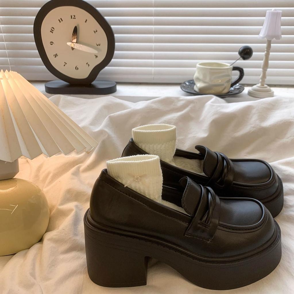 Чувство дизайна, одна педаль, маленькие кожаные туфли Мэри Джейн 2025 осень новые черные универсальные на толстом каблуке платформе лоферы женские