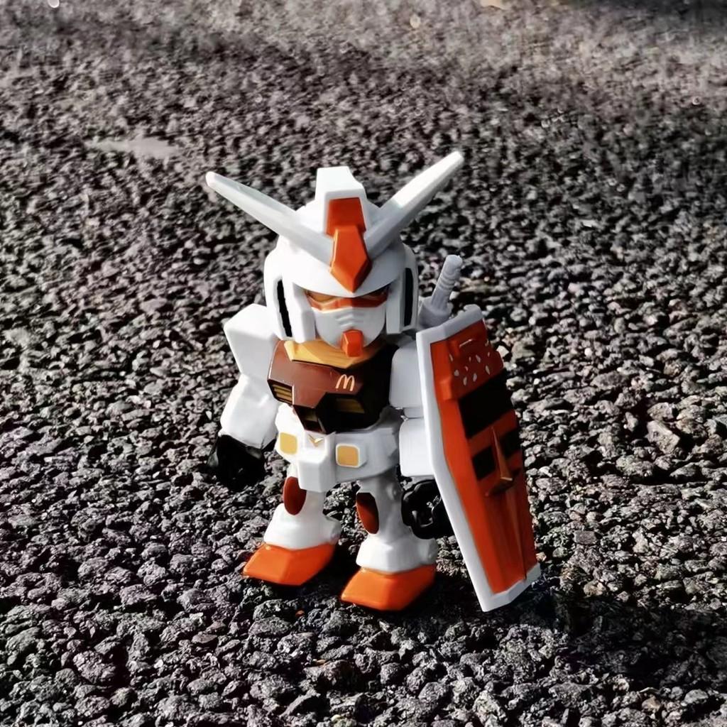 Фигурка-трансформер Mobile Suit Gundam с витриной для коллекционеров