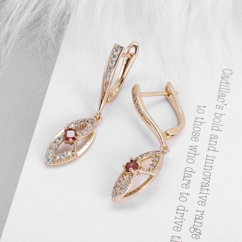 Hot Selling European and American Niche French Earrings with Crystal Inlaid Sweet Long Earrings