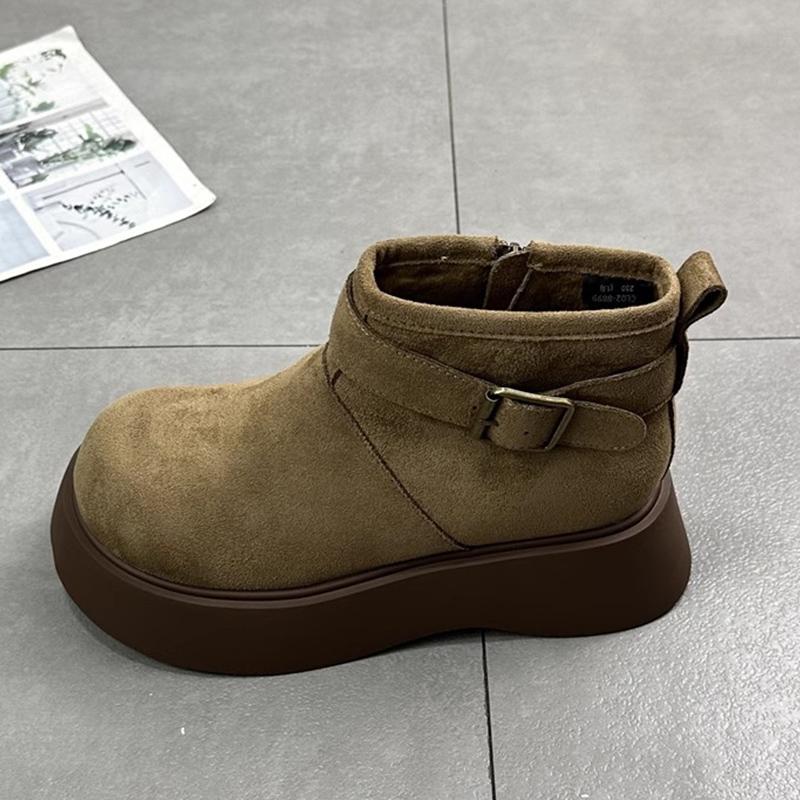 Женские зимние ботильоны на платформе, замшевые короткие, плюшевые, на среднем каблуке, хлопковые туфли 2025 года, трендовые дизайнерские повседневные теплые зимние ботинки с пряжкой