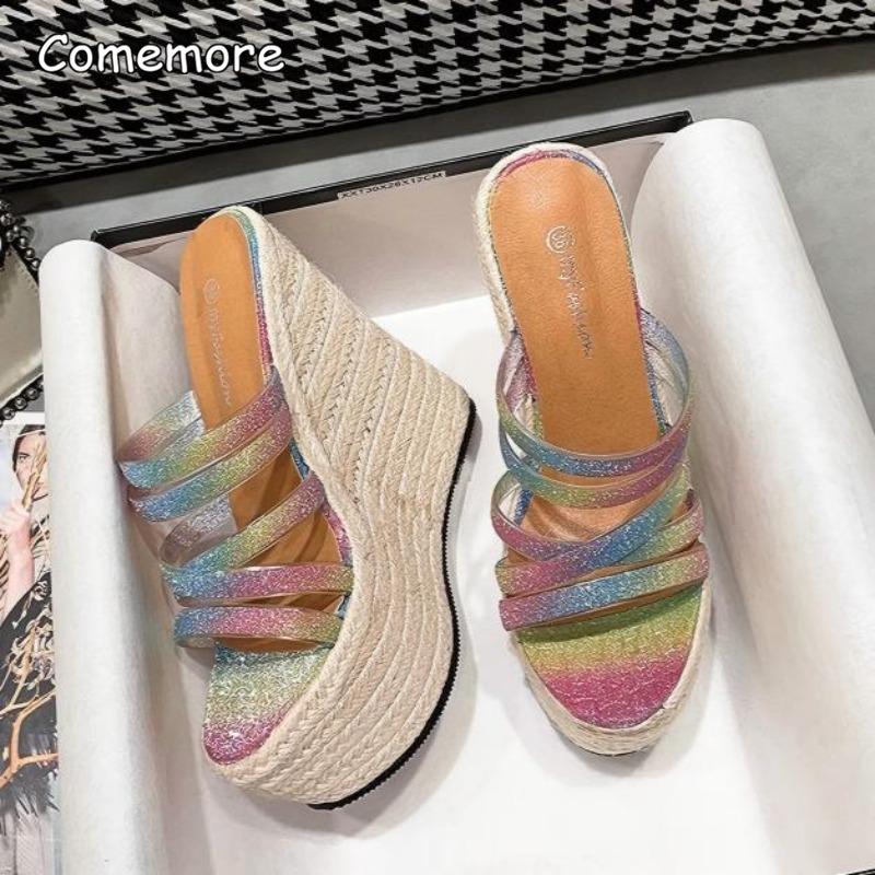 Модные шлепанцы на танкетке с высоким каблуком 15 см, летняя пляжная обувь для женщин, шлепанцы с блестящими ремешками, повседневные шлепанцы Pantuflas Mujer