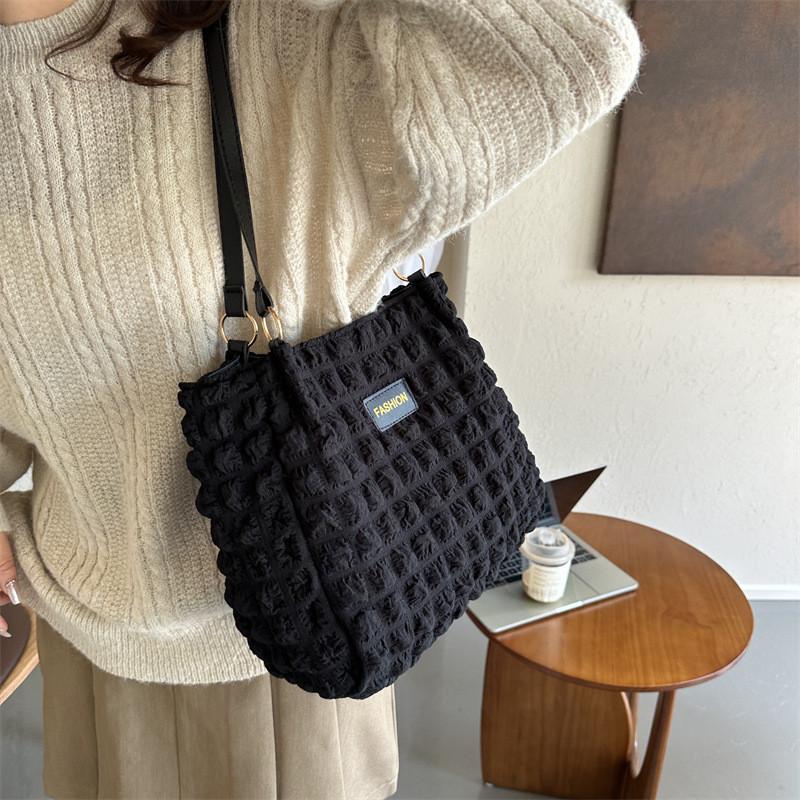 Versatile And Spacious Women's Tote Bag With Soft Medium Structure Perfect For Daily Wear