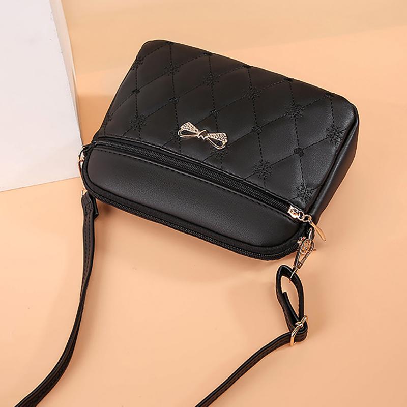 New large-capacity messenger bags in autumn and winter, new women's mother bags, fashionable embroidered shoulder bags, love trends