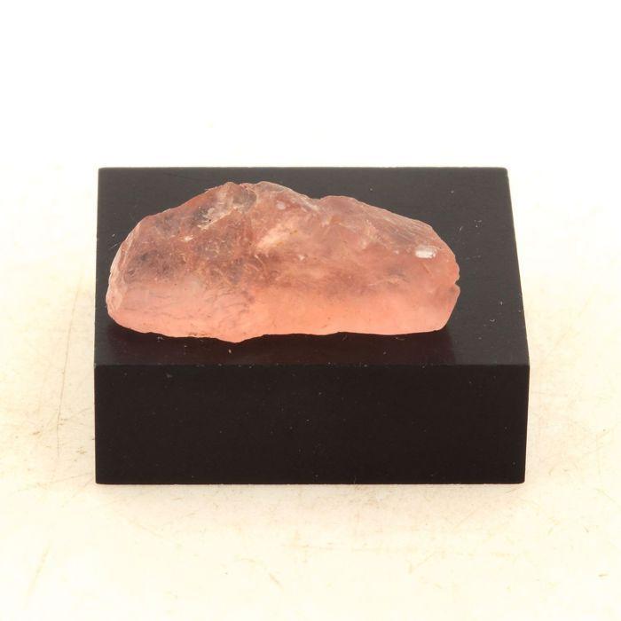 Pierres et Minéraux. Fluorite Rose. 17.11 ct. Massif du Mont-Blanc, France.