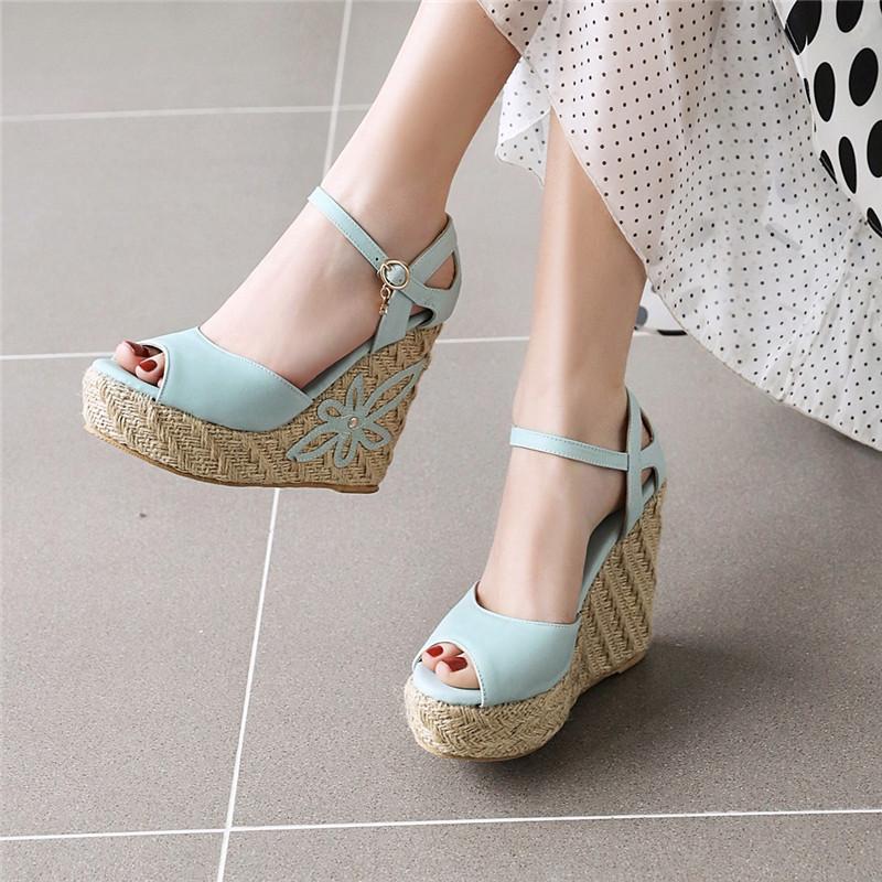 Модные босоножки на танкетке, женская летняя обувь, модные трикотажные гладиаторские шлепанцы на платформе, повседневные белые и розовые туфли для вечеринок, женские, большой размер 45