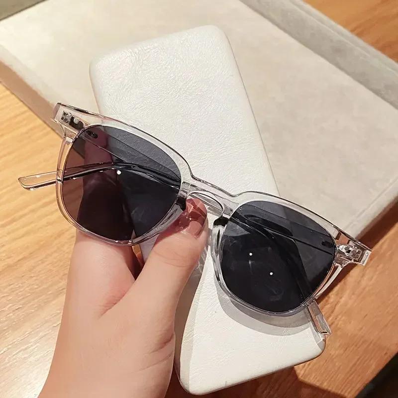 Summer Square Frame Punk Sunglasses Classic Vintage Rivets UV400 Sun Shade Eyeglasses for Women Men Vintage Retro Luxurious Eyewear Gafas De Sol