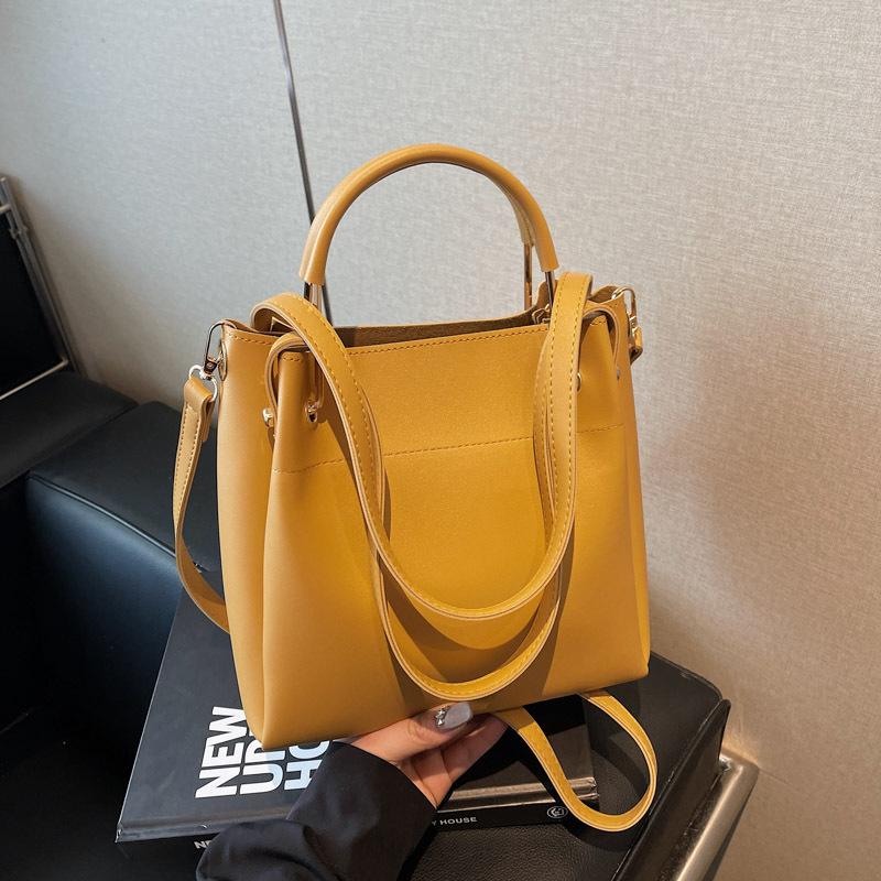 Корейская версия премиальной текстуры повседневная сумка-ведро 2025 весна новая нишевая мода большая вместимость портативная сумка-мессенджер