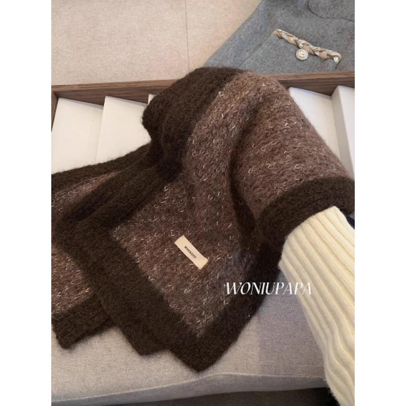 This Autumn and Winter Women's Plush Korean Style Atmosphere Shawl Can Be Worn As An Outer Layer for Both Warmth and Neck Protection