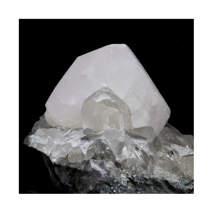 Pierres et Minéraux. Calcite + Quartz. 312.5 ct. Maronne, La Garde-en-Oisans, France..