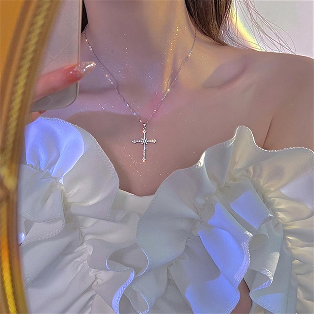 Starry Cross Necklace With Cool And Sweet Style, High-End Texture Sparkling Diamond Necklace With Personalized Pendant.