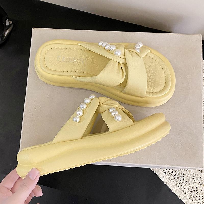 Крутые тапочки женские 2025 лето новые с юбкой фея ветер бисер толстая подошва уличные носки перекрестные модные тапочки