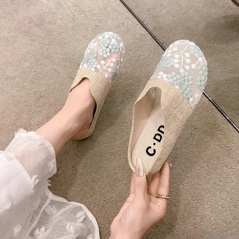 Женская обувь Женские тапочки Цветок Низкий Ажурный каблук Закрытый носок Лоферы 2025 Плоские Летние ТПР ПУ Цветочная ткань Слайды Круглый Котелок