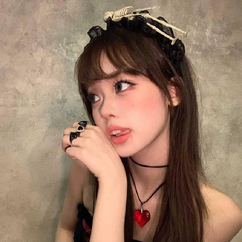 Trendy Sweet And Cool Vampire Skull Headband Perfect For Halloween Parties