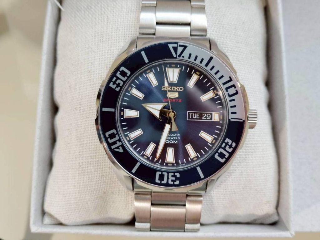 [USED] Highly Accurate SEIKO 5 Automatic Watch, 100M