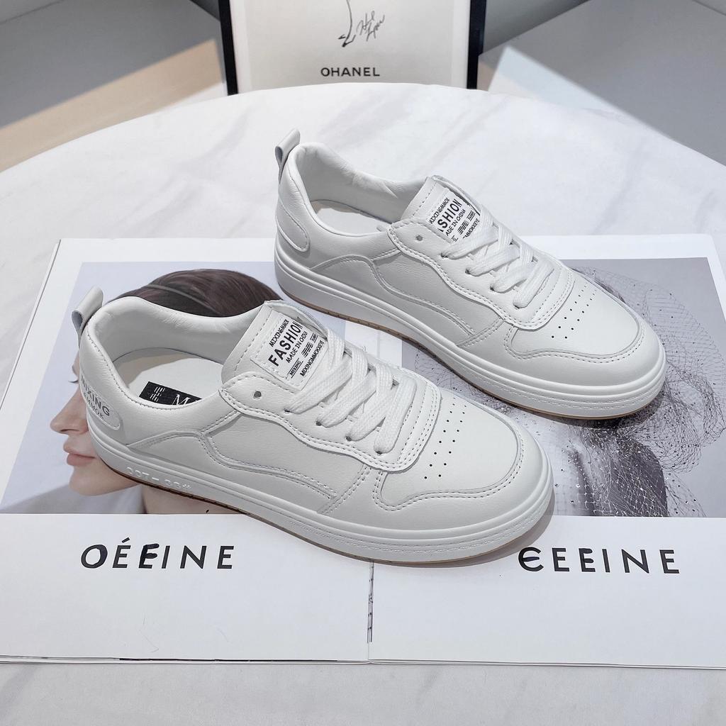 Корейская версия модных белых туфель с мягкой подошвой для женщин, осень 2024, новые интернет-знаменитости, повседневные универсальные спортивные туфли на плоской подошве, прилив