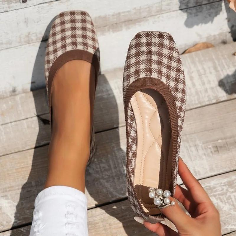 2024 Женская сетчатая легкая повседневная обувь с вырезами, летние дышащие мокасины, удобные нескользящие туфли для мам с круглым носком, без застежек