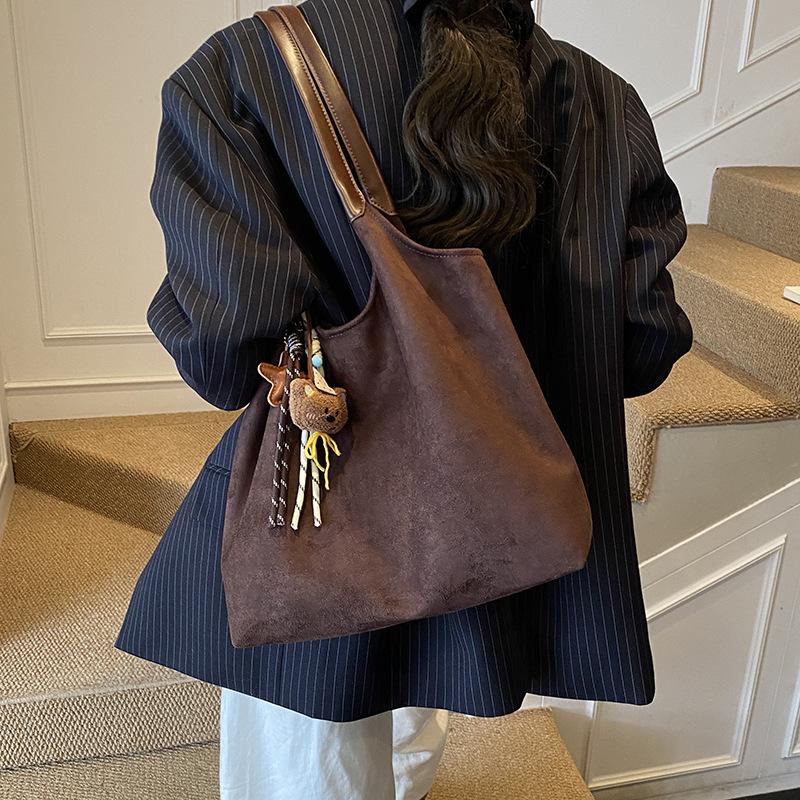 Замшевая сумка женская большой вместимости 2025 новая осень и зима универсальная простая ретро сумка через плечо сумка-тоут для поездок на работу