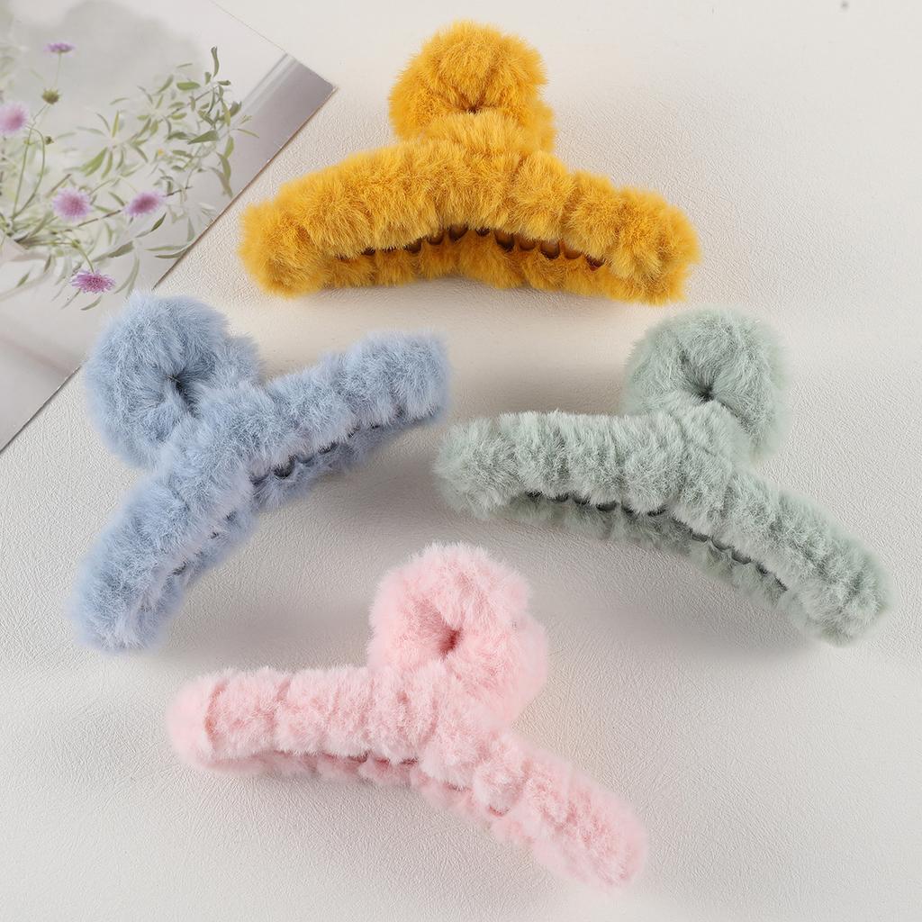 2/4Pcs Plush Hair Claw for Women Elegant Acrylic Hairpins Faux Fur Hair Clip Girls Barrette Headwear Winter Hair Accessories