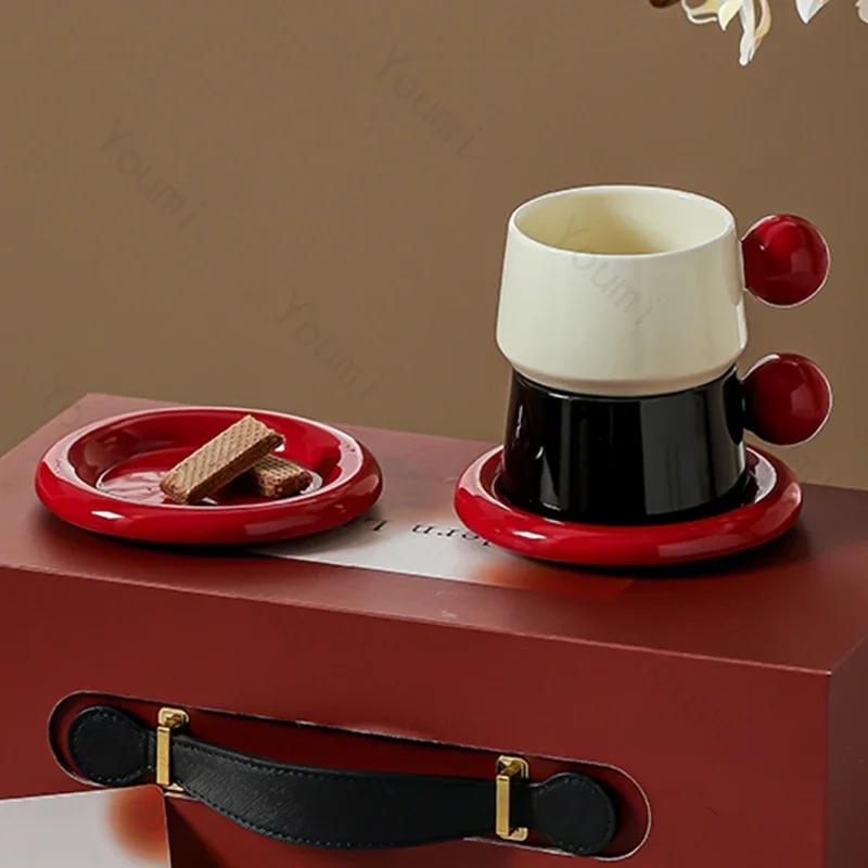 Высококачественные керамические кофейные чашки для свадьбы, домашний набор чашек для послеобеденного чая, легкие кружки для завтрака в отеле класса люкс, праздничные подарки