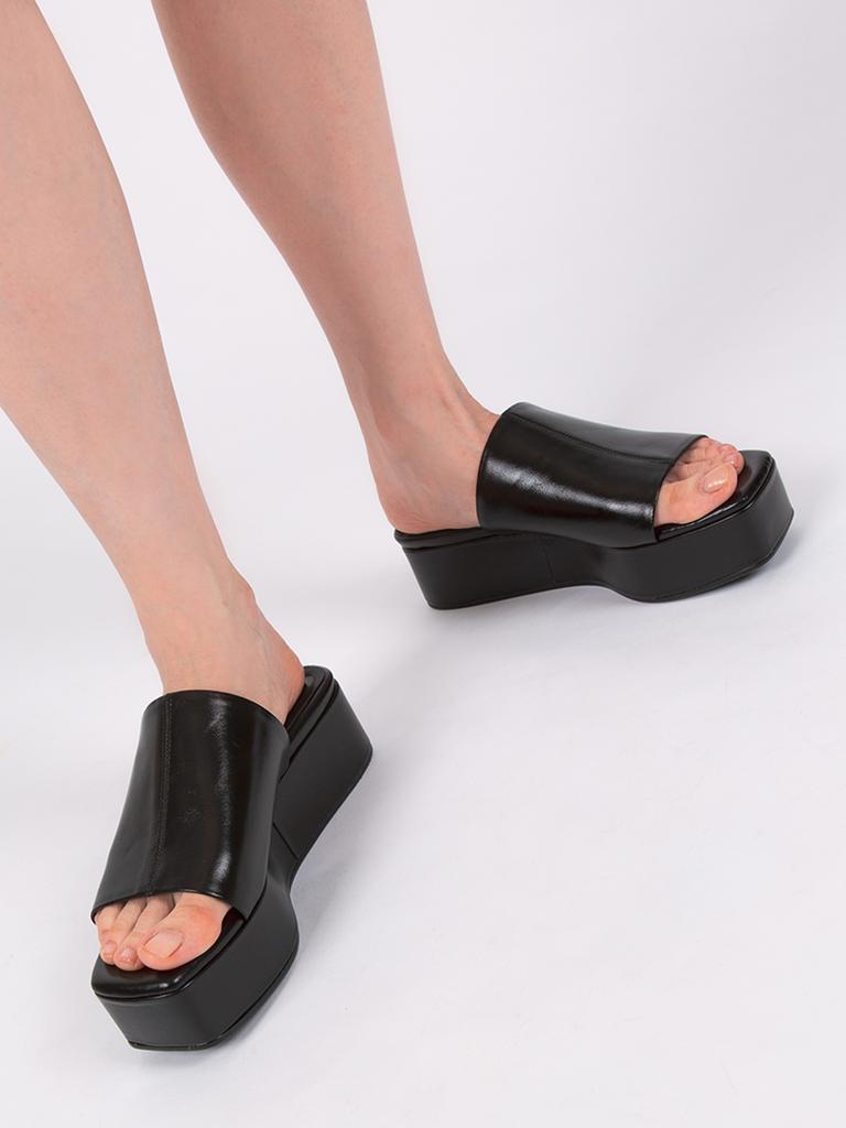 Circle Platform Slide (Black)
